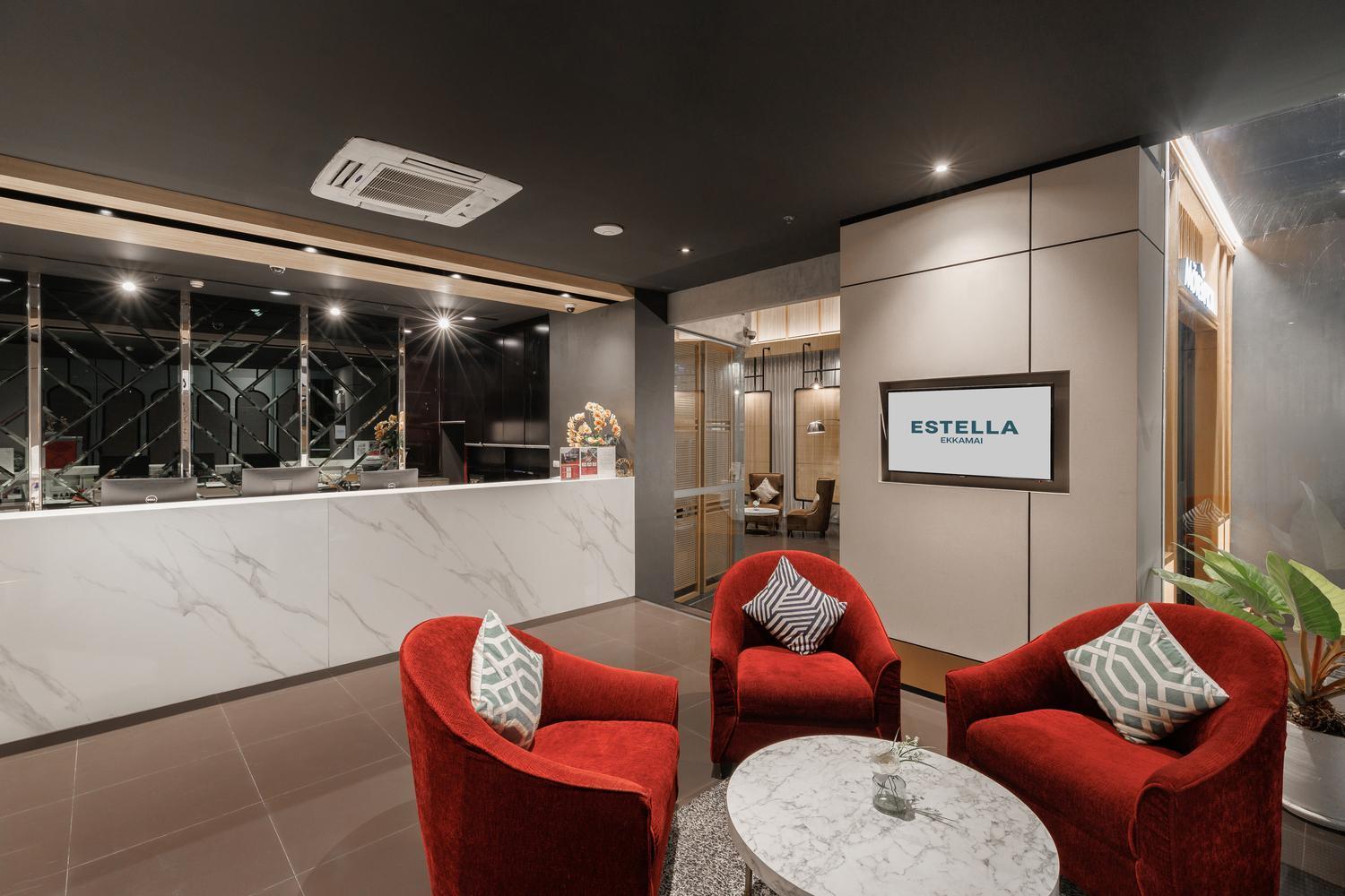 Estella Ekkamai Bangkok Buitenkant foto