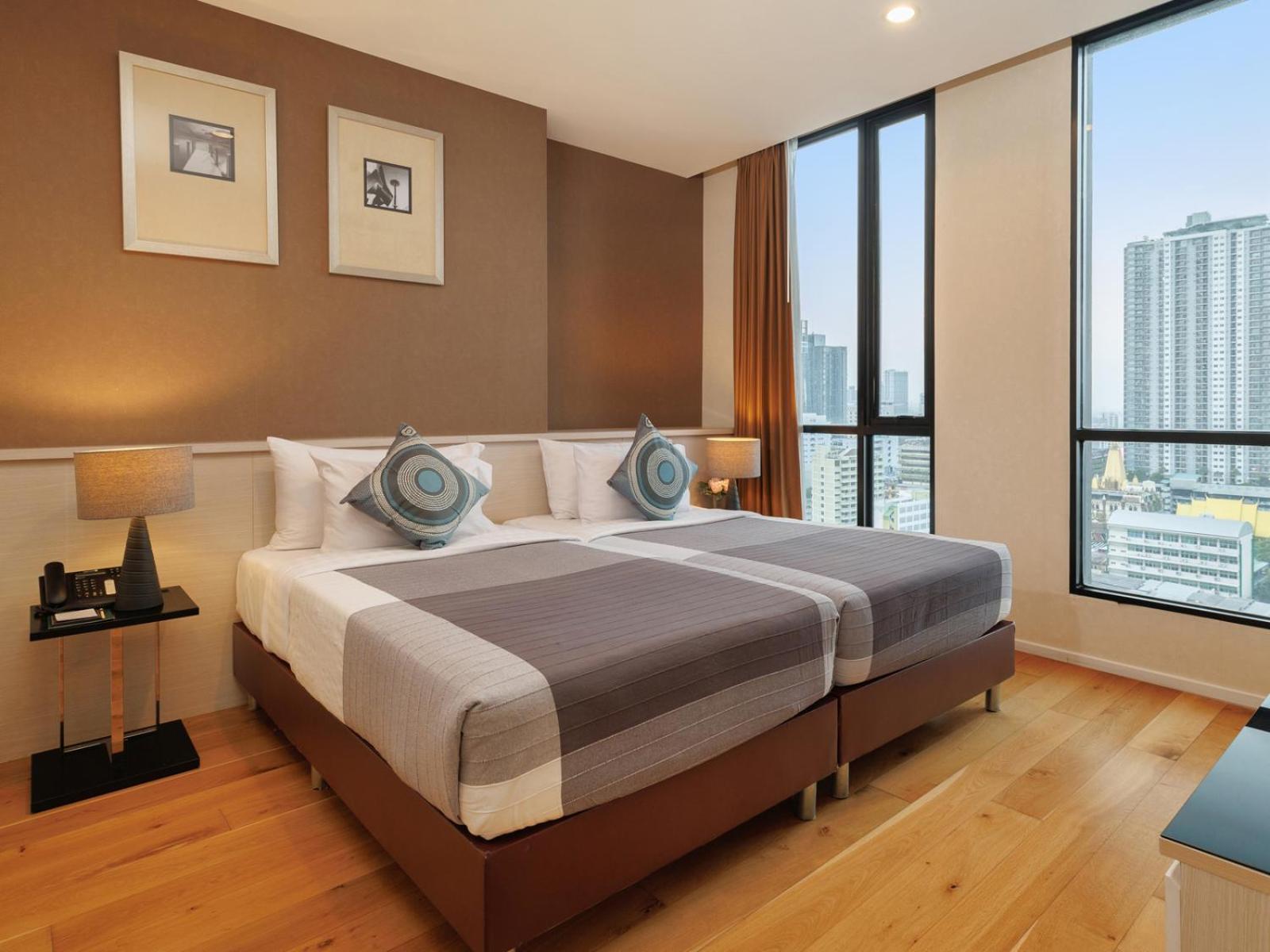 Estella Ekkamai Bangkok Buitenkant foto