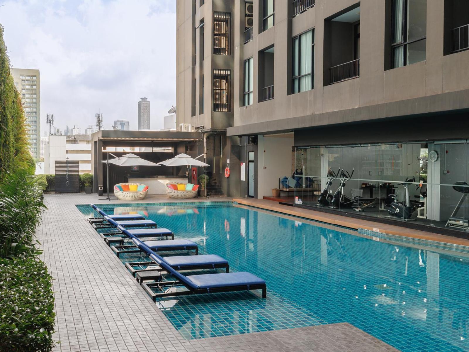 Estella Ekkamai Bangkok Buitenkant foto